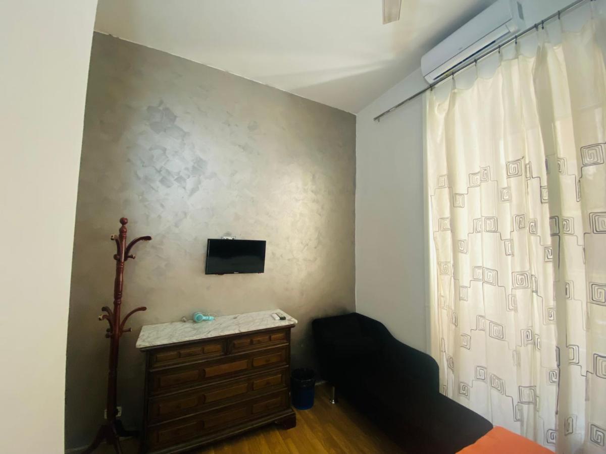 Roman Place Luaran gambar
